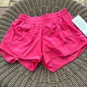 Lululemon Hotty Hot LR 4” shorts